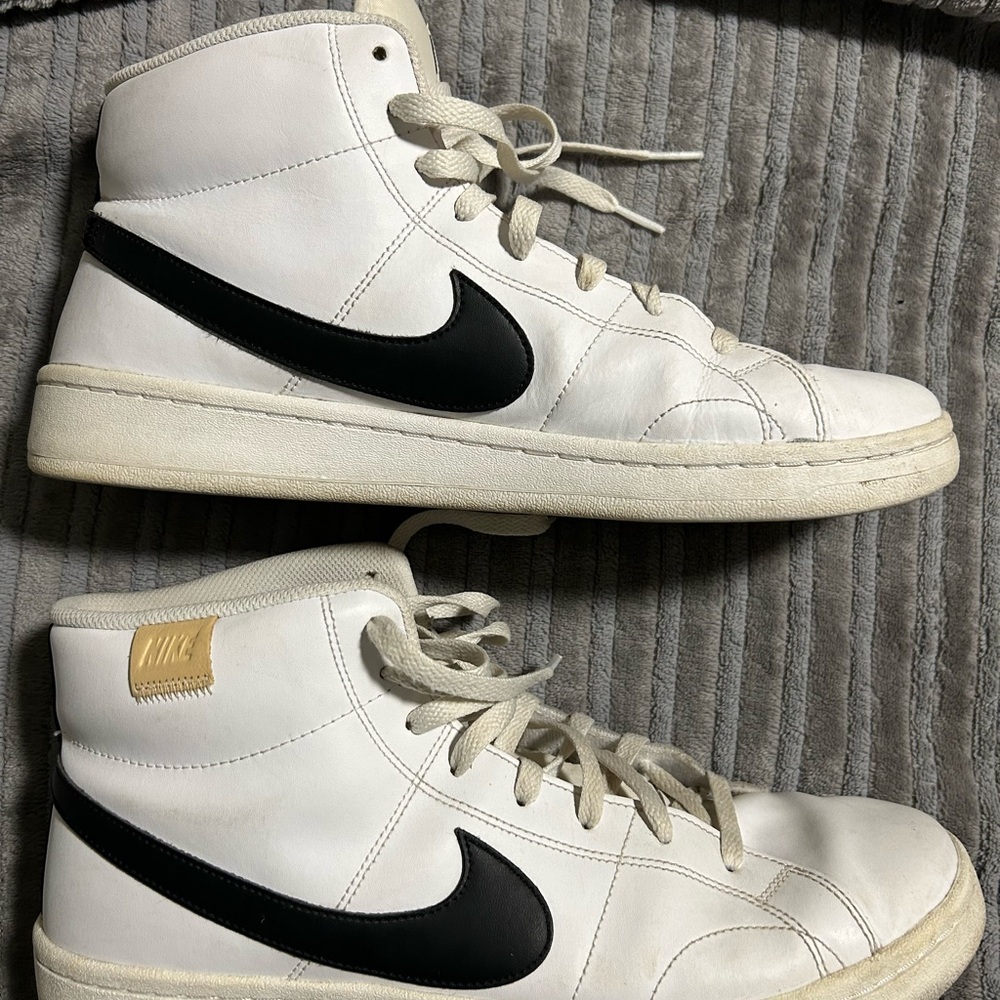 Nike White and Black High-Tops